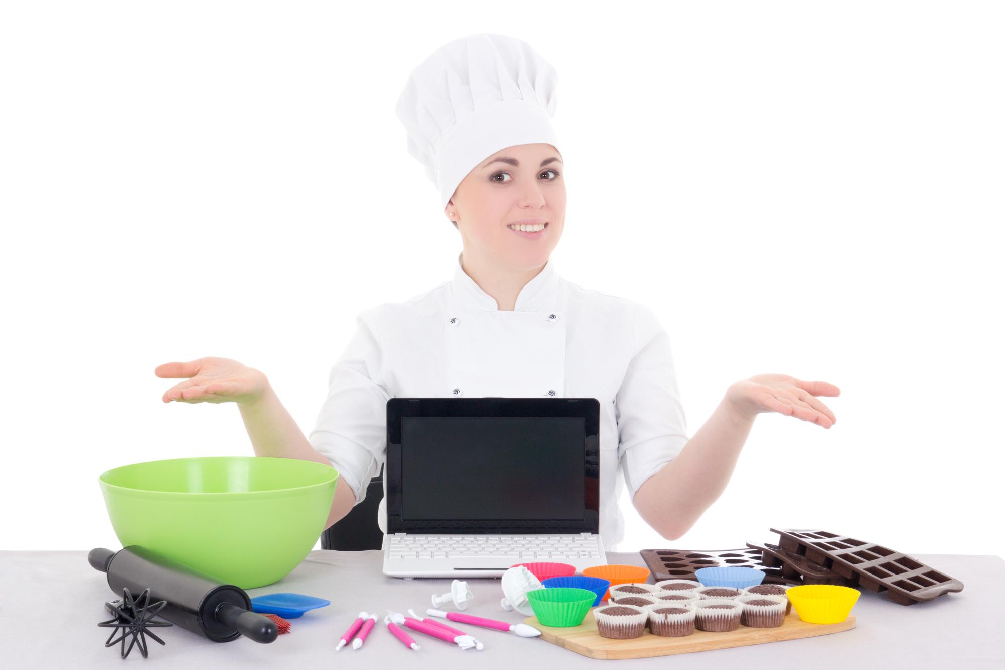 Chef che spiega una tecnica al partecipante